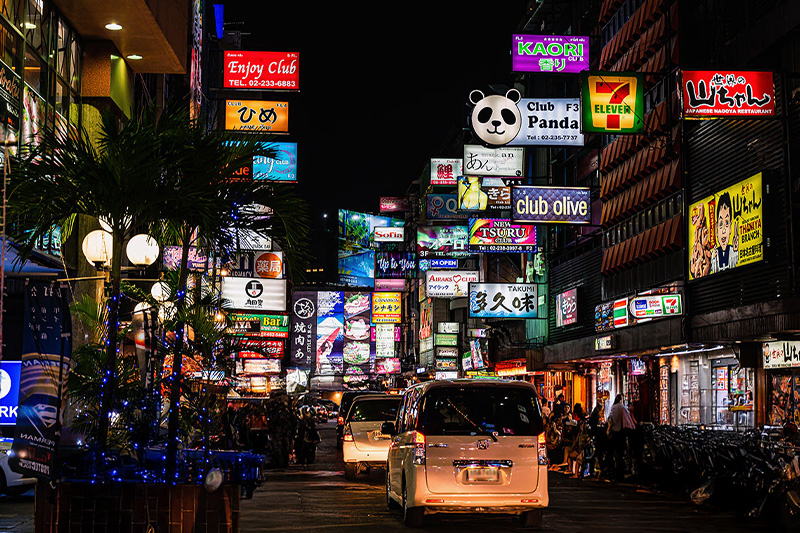 Patpong Night Market: Discover the Vibrant Nightlife