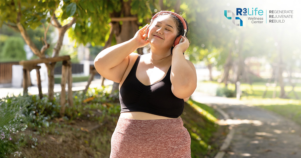 Healthy lifestyle couple walking outdoors - metabolic prevention