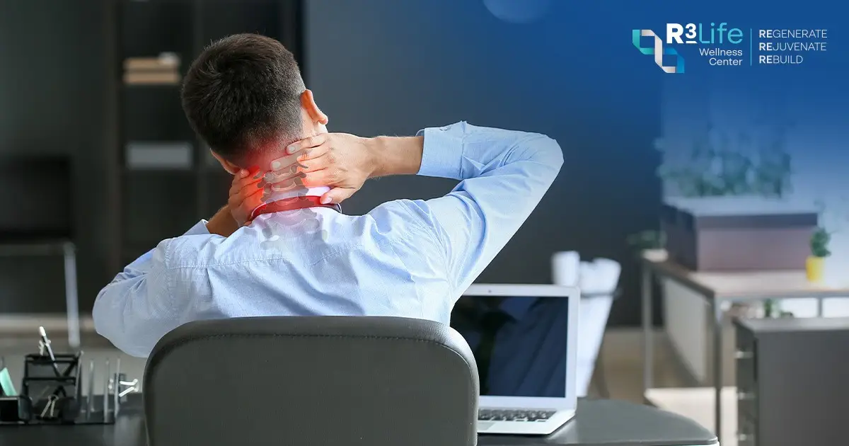 พนักงานออฟฟิศปวดคอจากท่าทางไม่ถูกต้อง และการใช้หน้าจอนาน