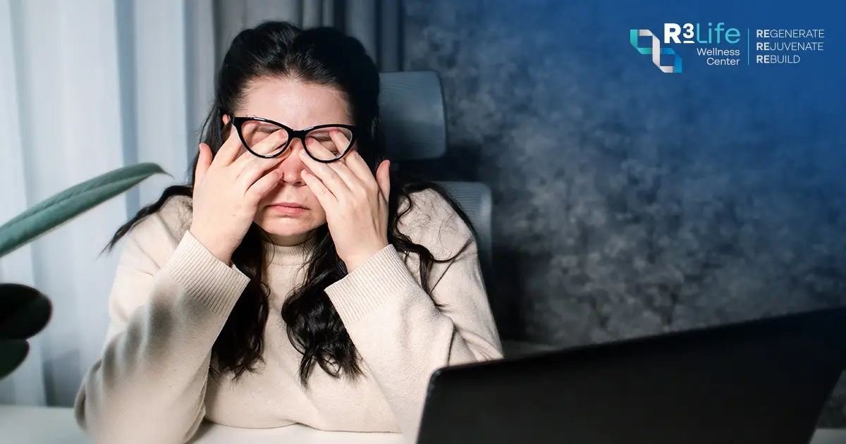 ผู้หญิงทำงานหน้าคอม เสี่ยงตาล้า แสงสีฟ้า และปัญหาสุขภาพดวงตา