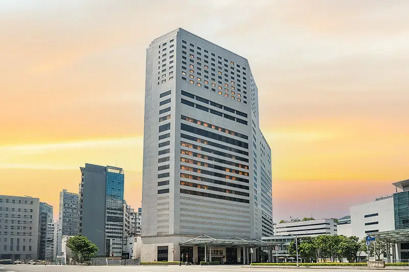 Crowne Plaza Bangkok Lumpini Park: A Luxurious Stay in the Heart of Silom