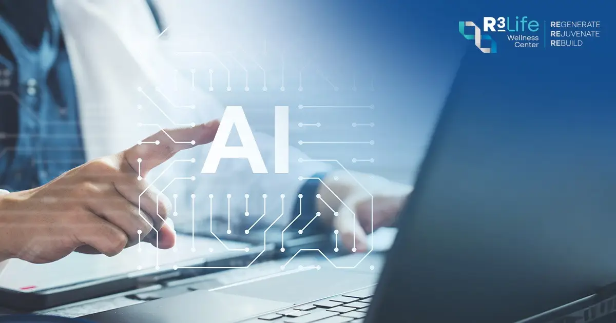 แพทย์ใช้แล็ปท็อปพร้อมสัญลักษณ์ AI สื่อถึงการใช้ปัญญาประดิษฐ์วิเคราะห์ข้อมูลสุขภาพ